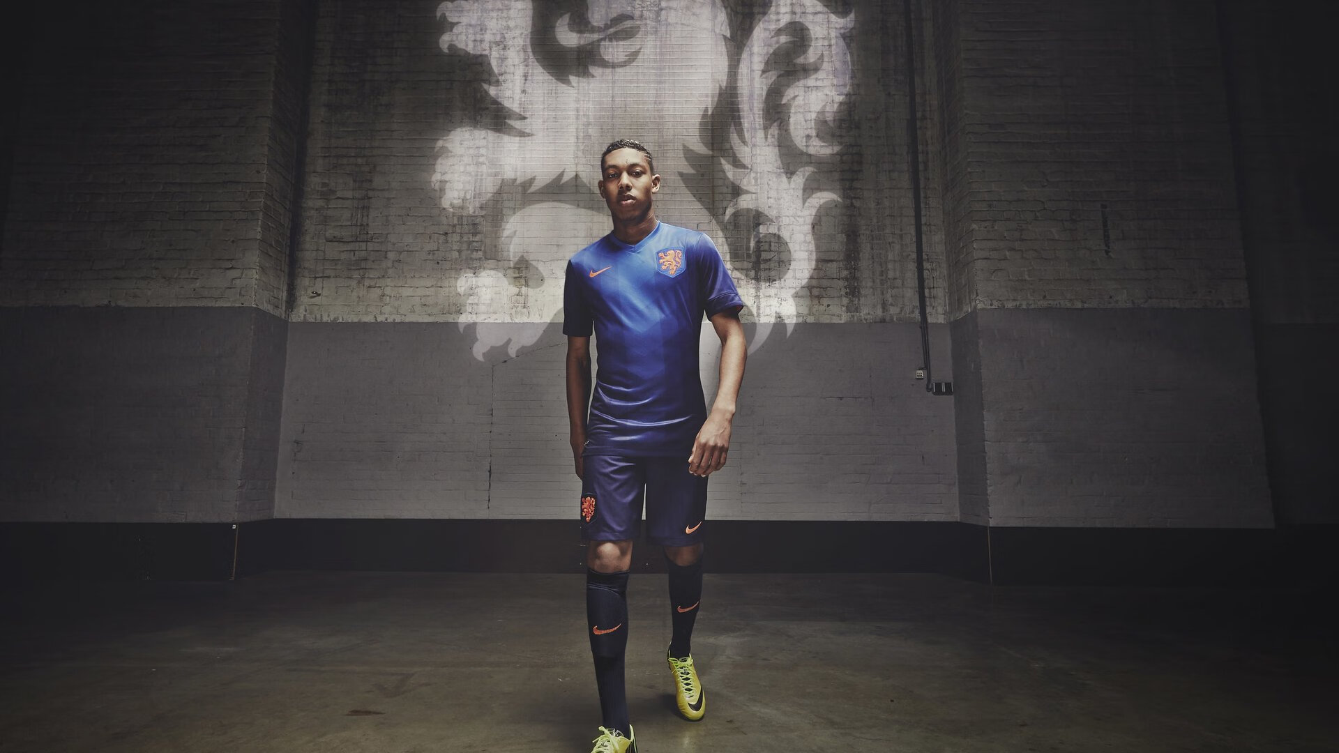 奥尔韦拉决赛表现引发媒体关注，奥威尔名单