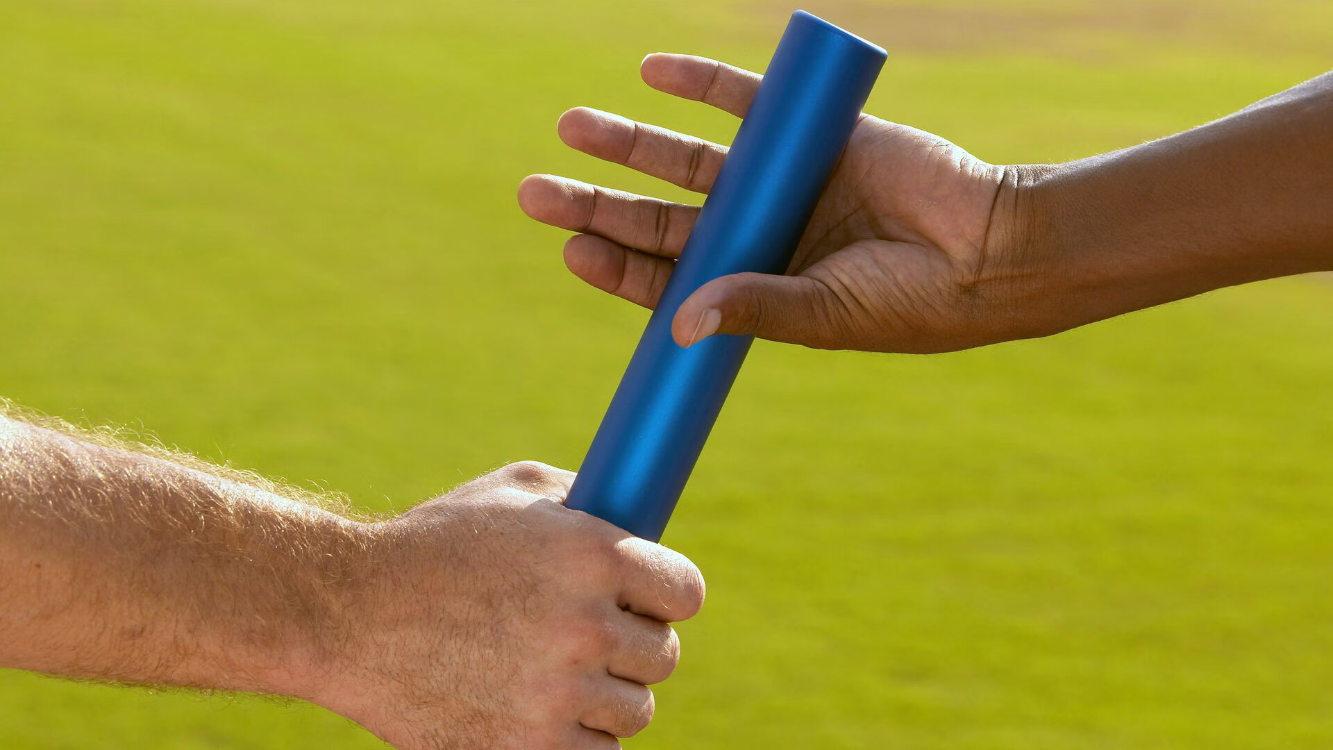 青训体系普及足球基础知识课程形成完整学习闭环，足球青训分几个阶段